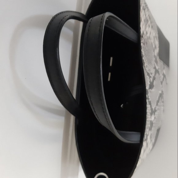 SOLD Tory Burch Block-T Embossed Snake bag - Picture 5 of 6